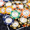 Mallette de 500 jetons de Poker "CROWN" - version TOURNOI - en clay composite 14 g - avec accessoires