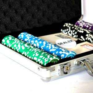 "ULTIMATE POKER CHIPS" Tournament Version - 200-piece poker chip set - made of ABS with a metallic 12g insert - comes with acces