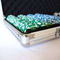 Mallette de 400 jetons de poker "ULTIMATE POKER CHIPS" - version TOURNOI - en ABS insert métallique 12 g - avec accessoires