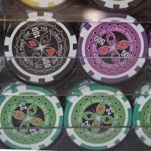 Gabbia per uccelli di 600 fiches da poker "ULTIMATE POKER CHIPS" - versione TORNEO - Inserzione ABS metallica da 12 g.