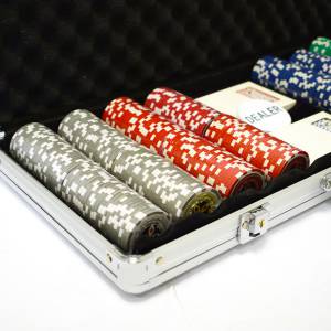 Valigetta da 400 fiches da poker "ULTIMATE POKER CHIPS" - versione CASH GAME - in ABS con inserto metallico da 12 g - con access