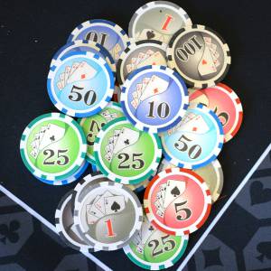 Mala de 100 fichas de poker "YING YANG" - versão CASH GAME - em ABS com inserção metálica de 12 g - com acessórios.