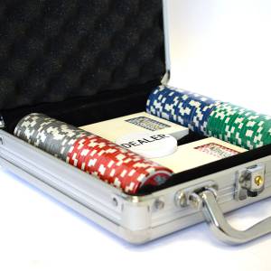 Pokerset met 100 "YING YANG" pokerchips - CASH GAME-versie - gemaakt van ABS met een metalen inzetstuk van 12 g - inclusief acce