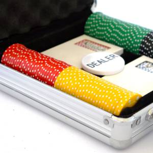 Maleta de 100 fichas de poker "SUITED COLOR" - em ABS com inserção metálica de 12 g - com acessórios.