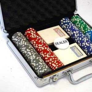 200 poker chip set "WELCOME LAS VEGAS" - CASH GAME version - made of ABS with a metal insert weighing 12g - includes accessories