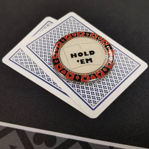 Card-Guard "HOLD'EM FOLD'EM" - em metal - 2 faces diferentes - com 50mm de diâmetro.