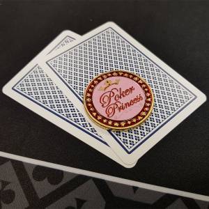 Card Guard "POKER PRINCESS" - 40 mm - in its plexiglass chip protector.