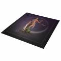 Das Tarot-Teppich "ASTRO BALANCE" aus Neopren-Jersey hat eine quadratische Form und misst 80 x 80 cm.