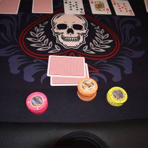 "SKULL" Bean Poker Table - with folding legs - neoprene jersey felt - 9 players + dealer.