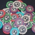 Valigetta di 300 gettoni da poker "FRENCH POKER TOUR - CASH GAME" - in ceramica 10 g - ESCLUSIVA CARTES PRODUCTION.