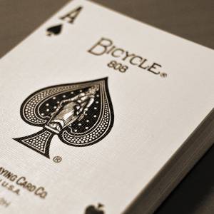 Duo pack de Bicycle "RIDER BACK" Standard: 2 barajas de 56 cartas plastificadas con tela – formato de póker – 2 índices estánd